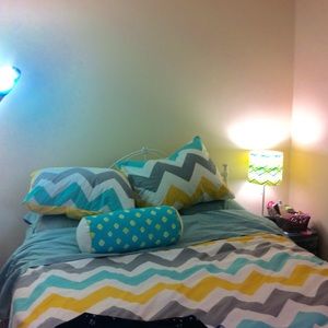 Queen duvet cover and pillow cases